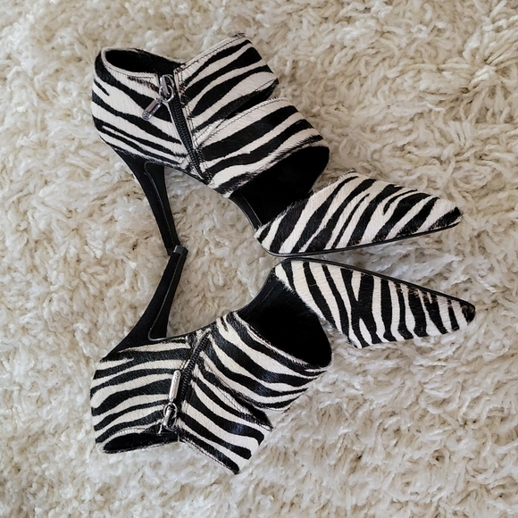 Trina Turk Malibu Calf Hair Cut Out Pump Heels 9 - Picture 7 of 16